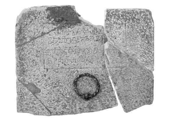 nadgrobna ploča s glagoljicom