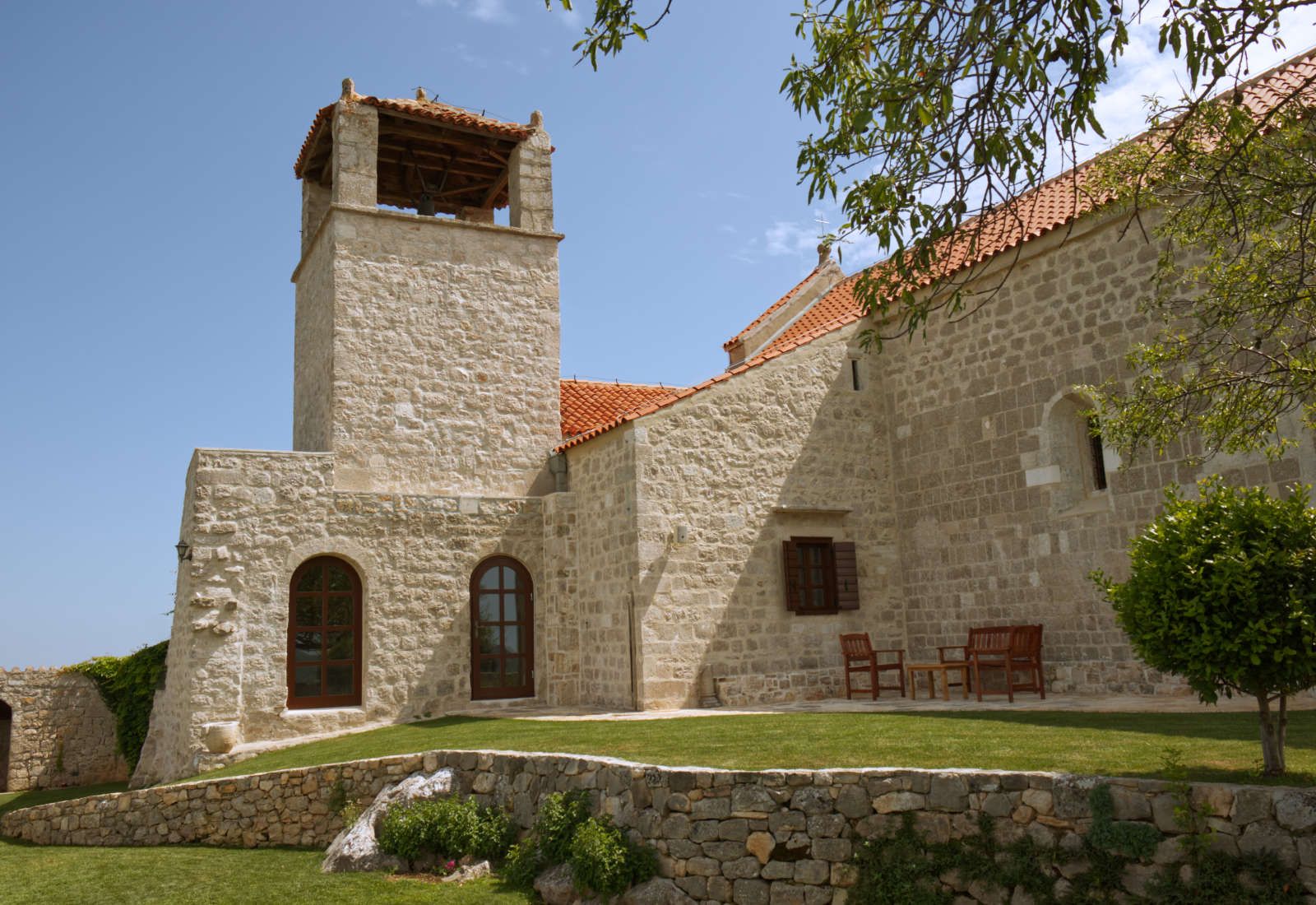 Obnovljen samostan